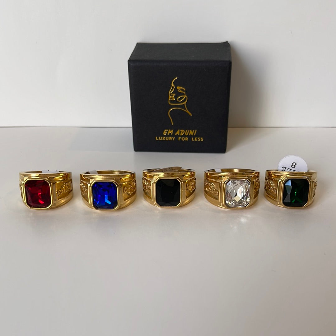 Emerald like golden color vintage men/women ring