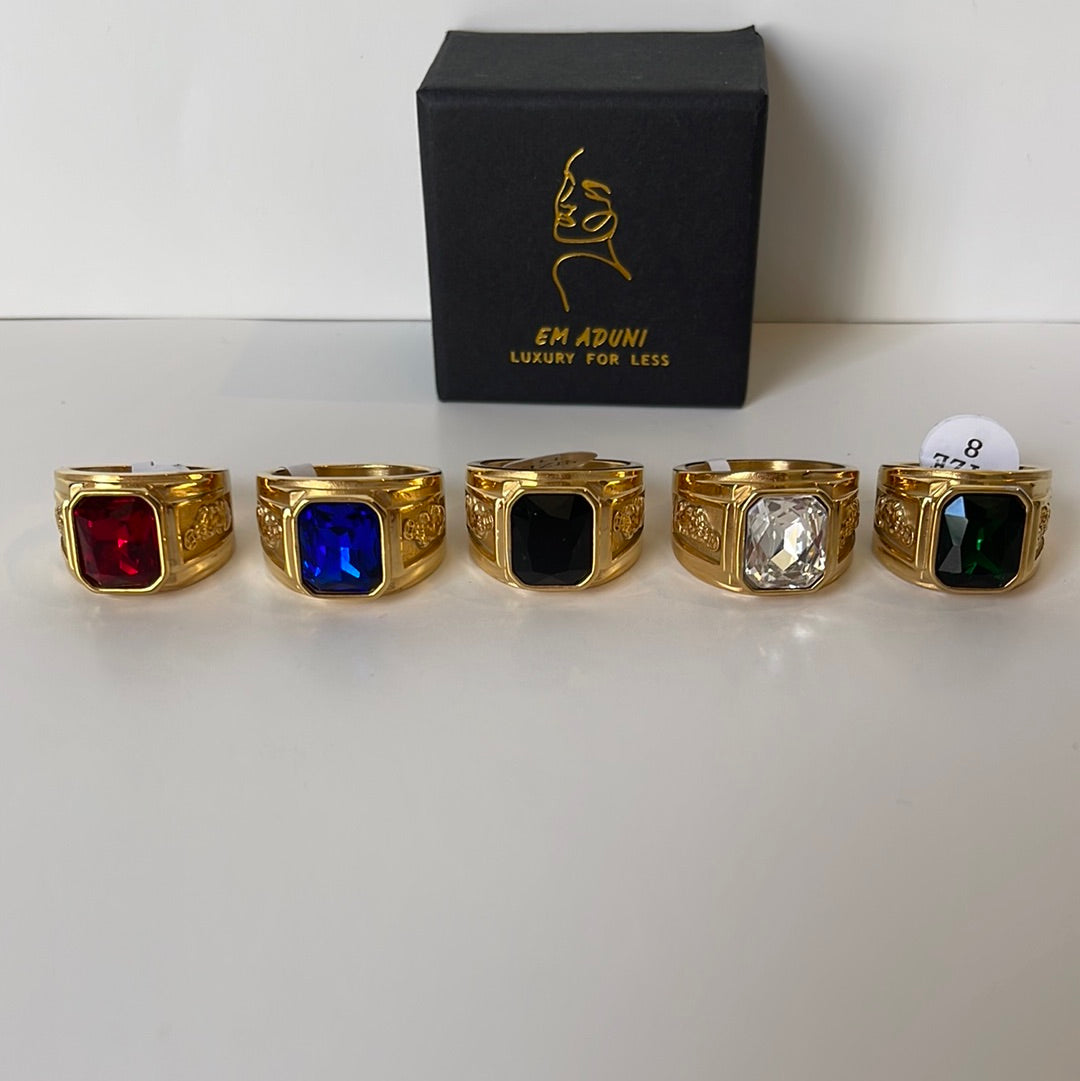 Emerald like golden color vintage men/women ring