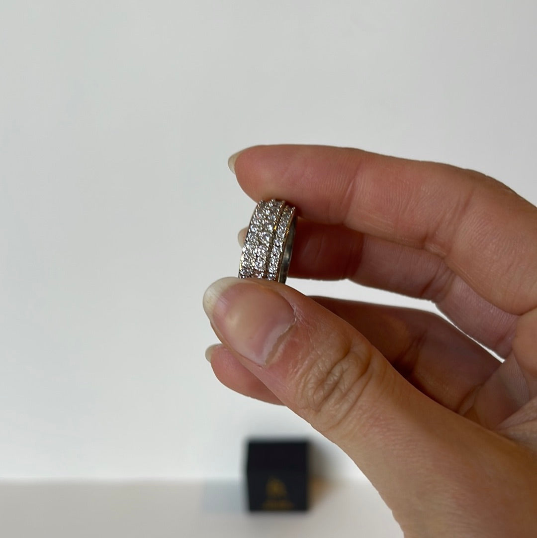 Silver Gem Surrounded Women’s Ring