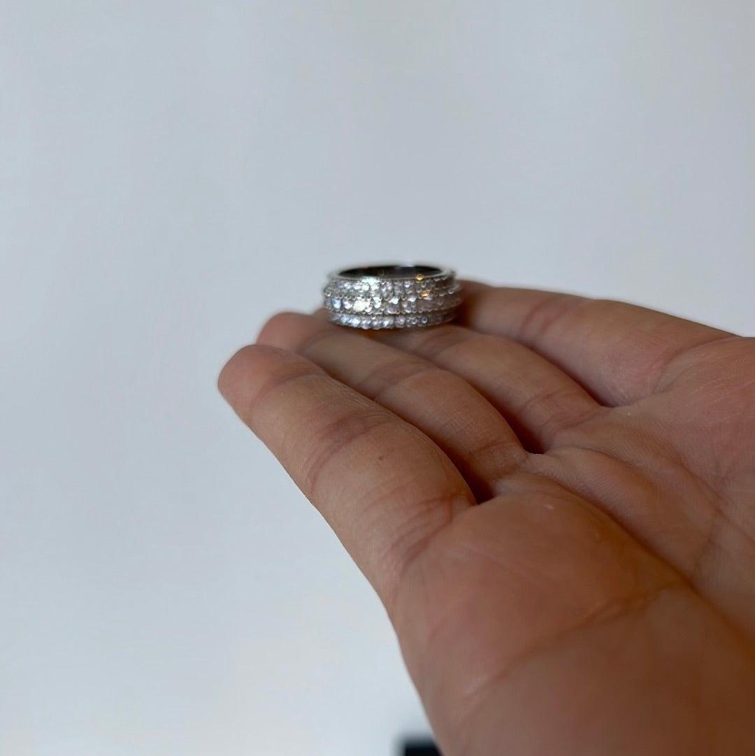 Silver Gem Surrounded Women’s Ring