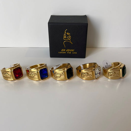 Emerald like golden color vintage men/women ring
