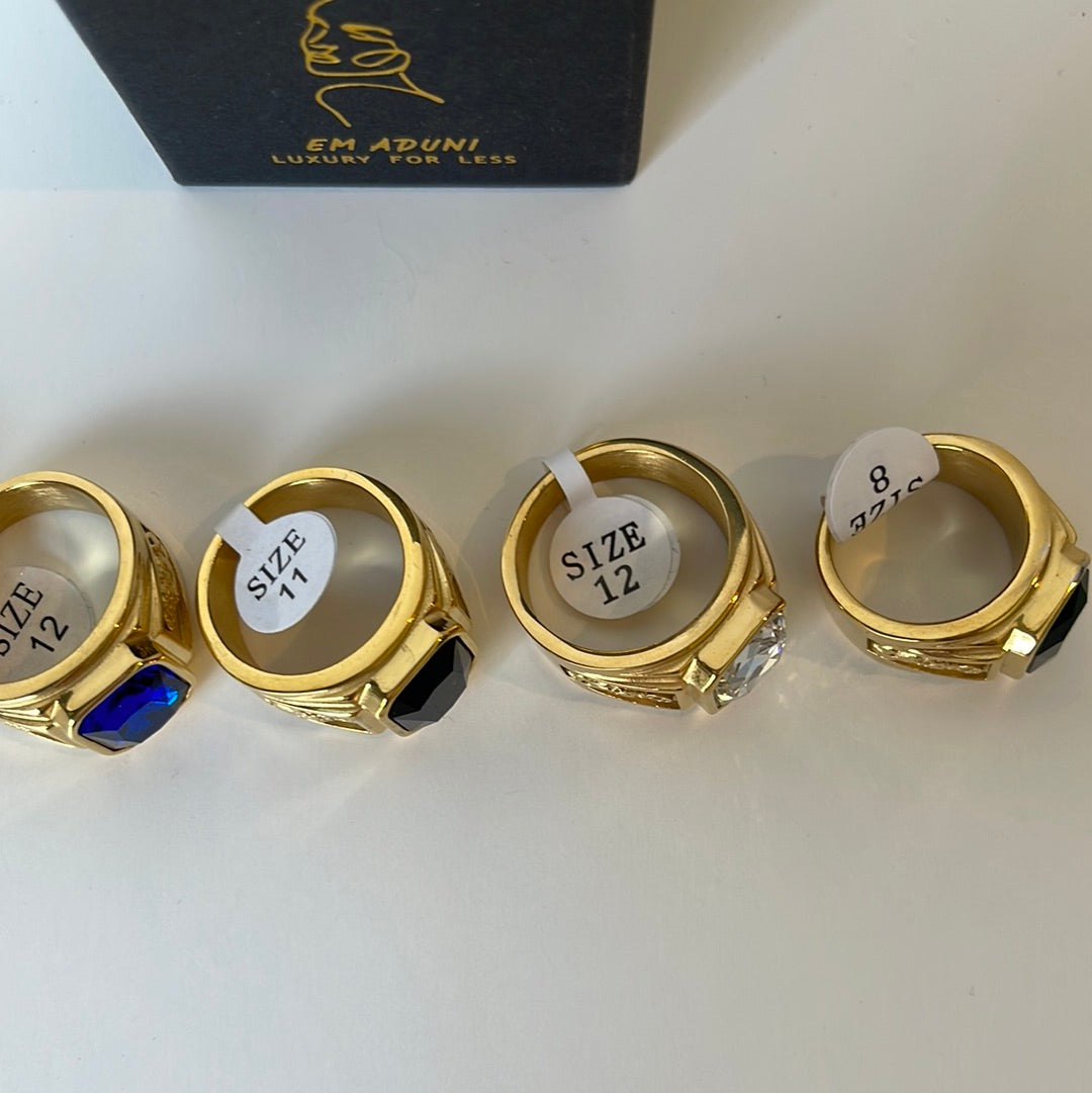 Emerald like golden color vintage men/women ring