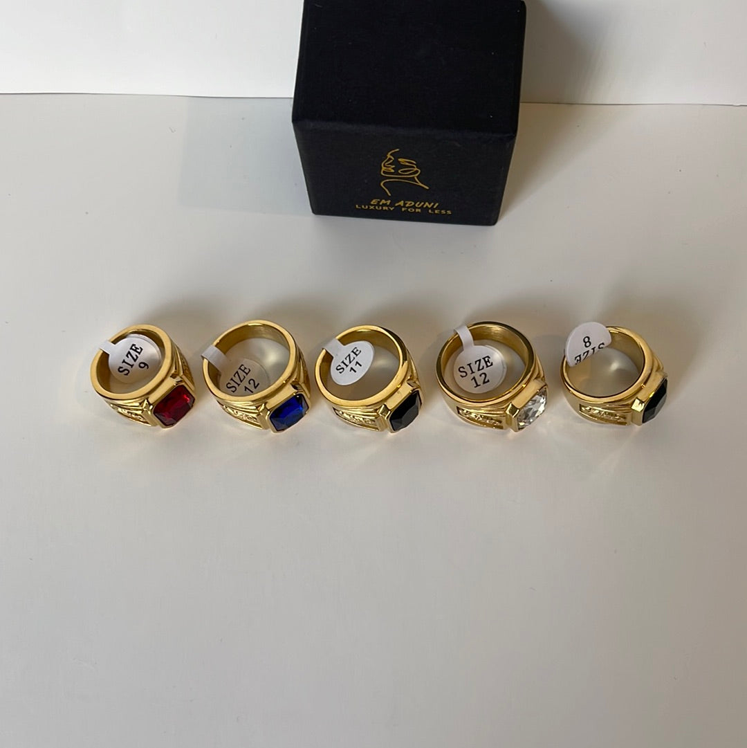 Emerald like golden color vintage men/women ring